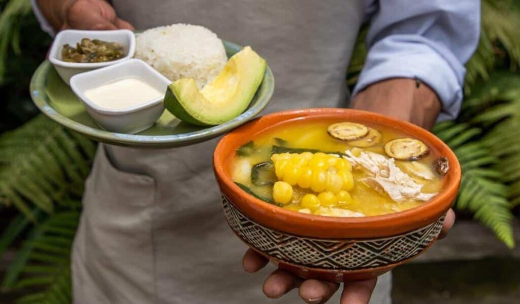 Ajiaco santafereño plato típico de Colombia