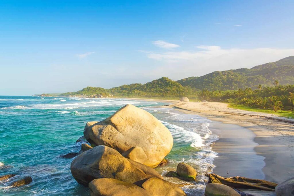 playa arrecifes en parque tayrona Colombia