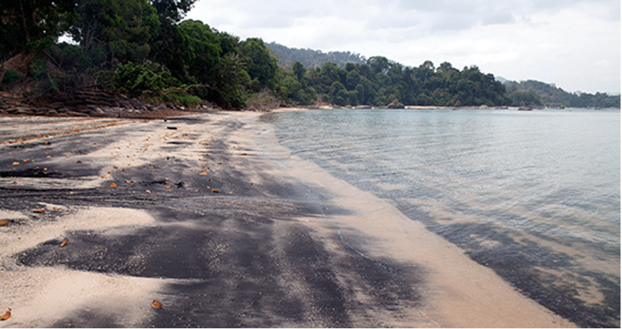 playa de black sand en langkawi en malasia