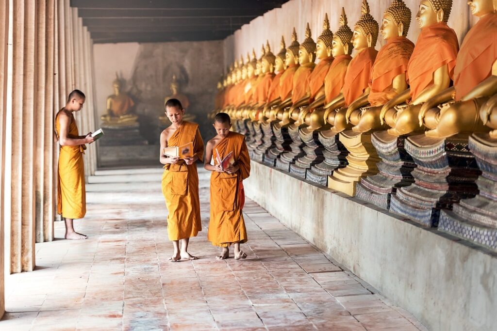 monjes en nepal