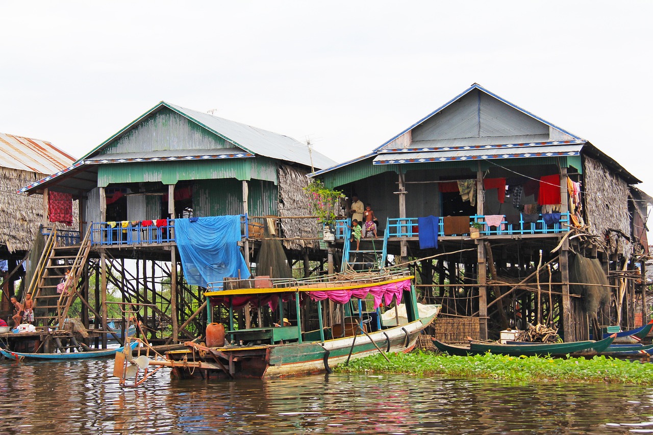 Casas flotantes del lago Tonle Sap en Camboya