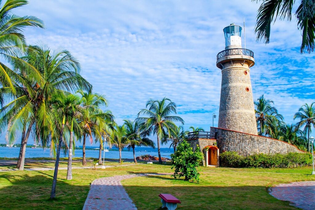 colombia, faro en la costa