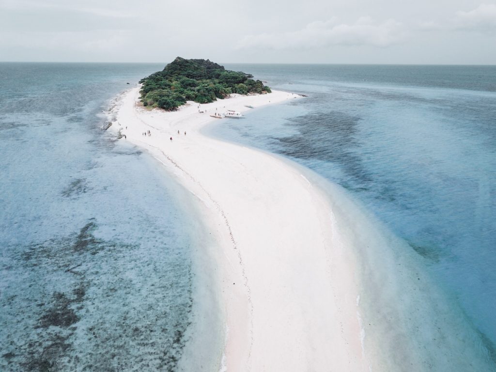 playa de cresta de gallo en romblon en Filipinas