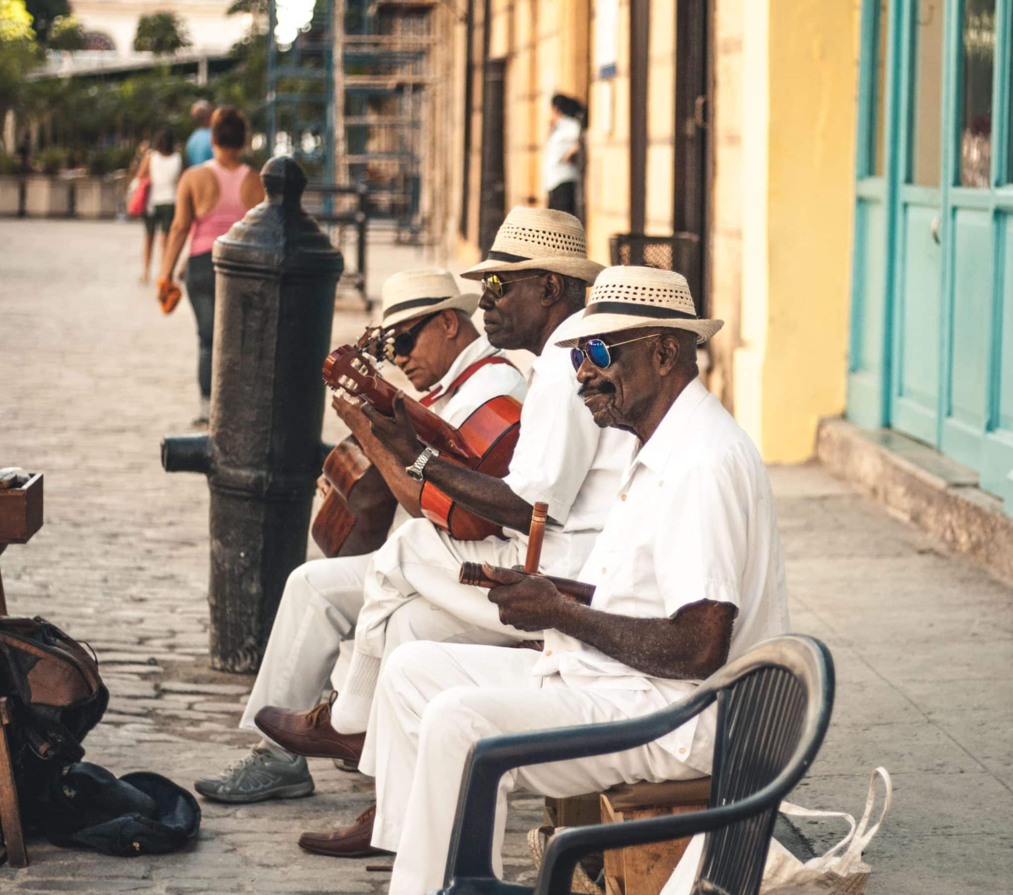 musicos en la calle en cuba