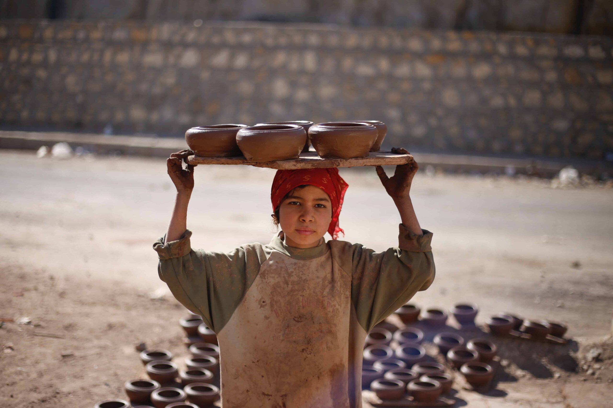 niño artesano en Egipto