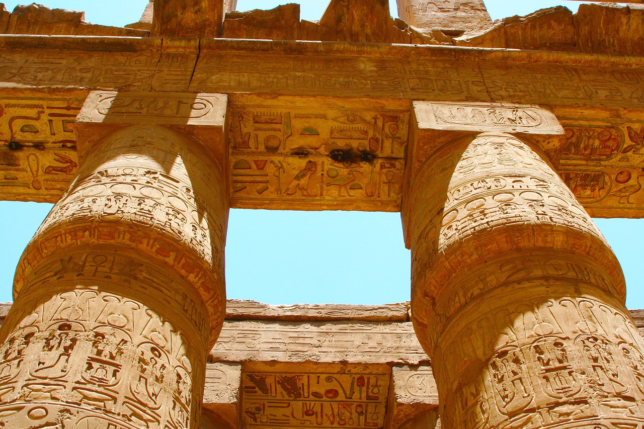 Columnas en templo de Egipto