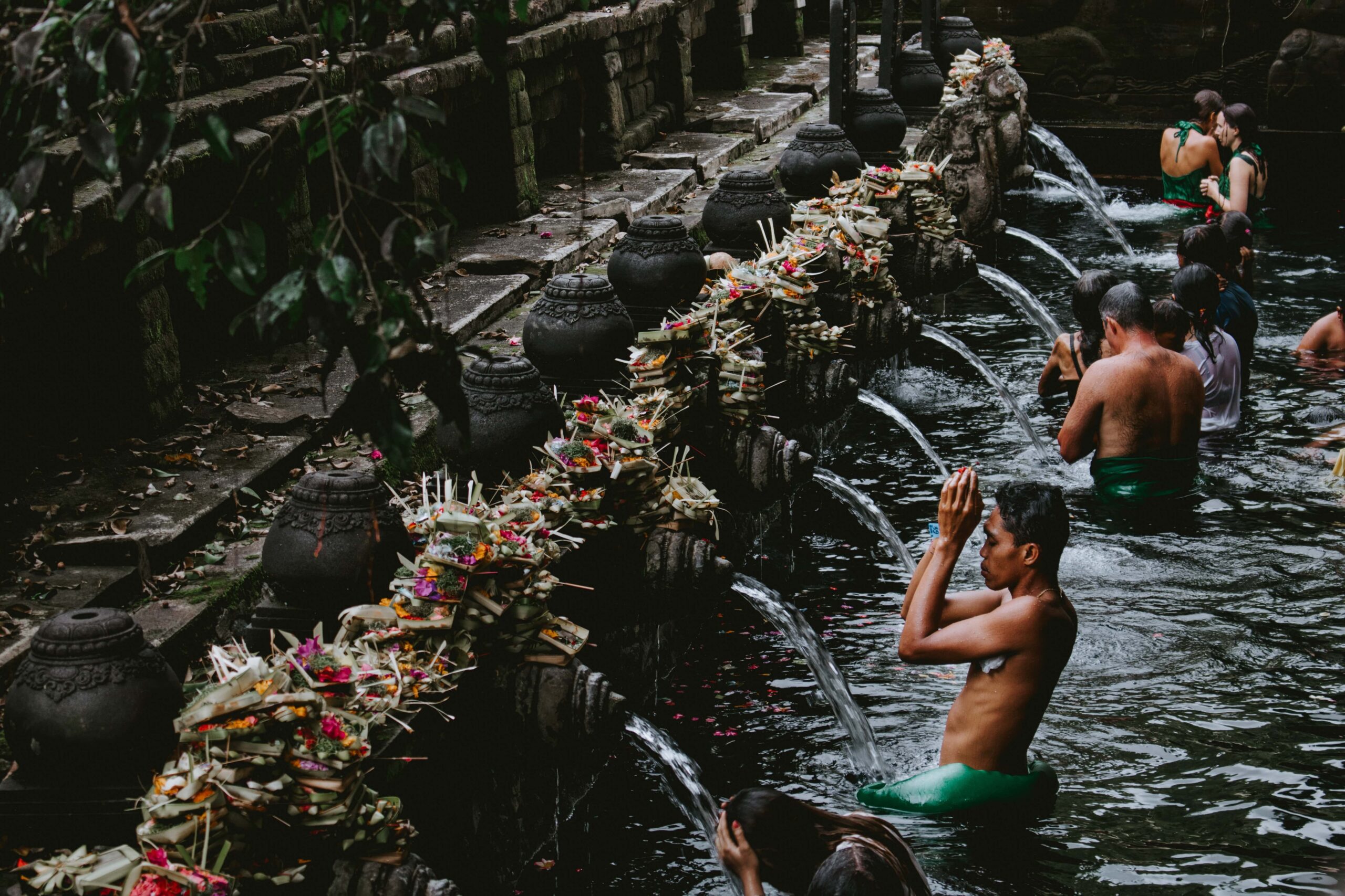 acto cultural de purificación en Bali