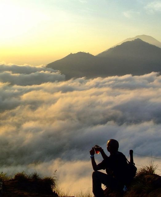 amanecer sobre monte batur indonesia