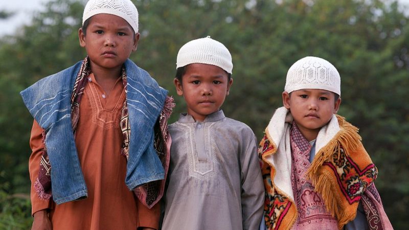 niños en indonesia de etnia