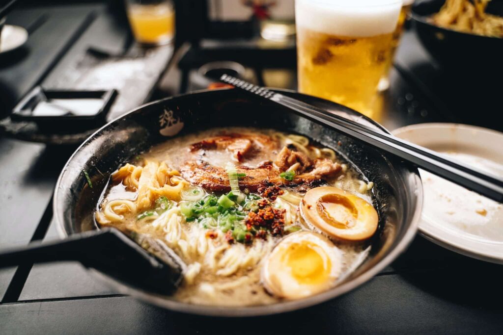 comida en japón, un plato de ramen