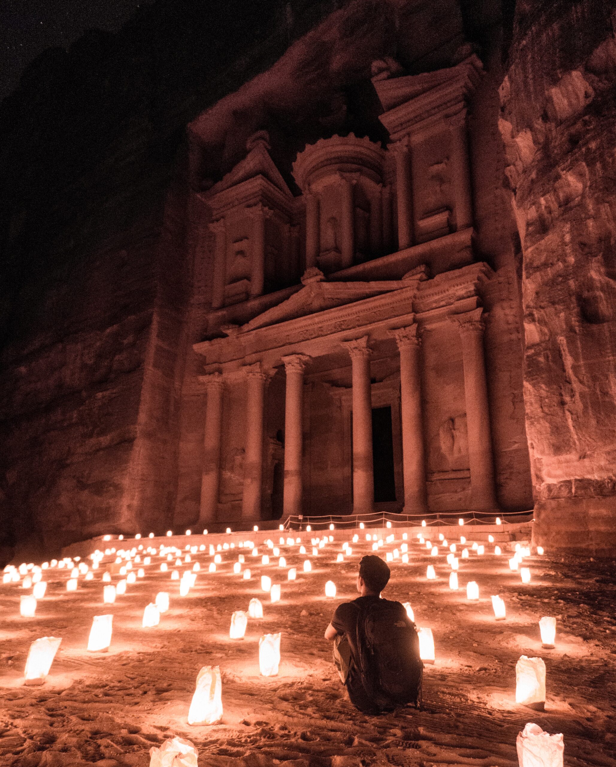 tesoro de Petra de noche en Jordania