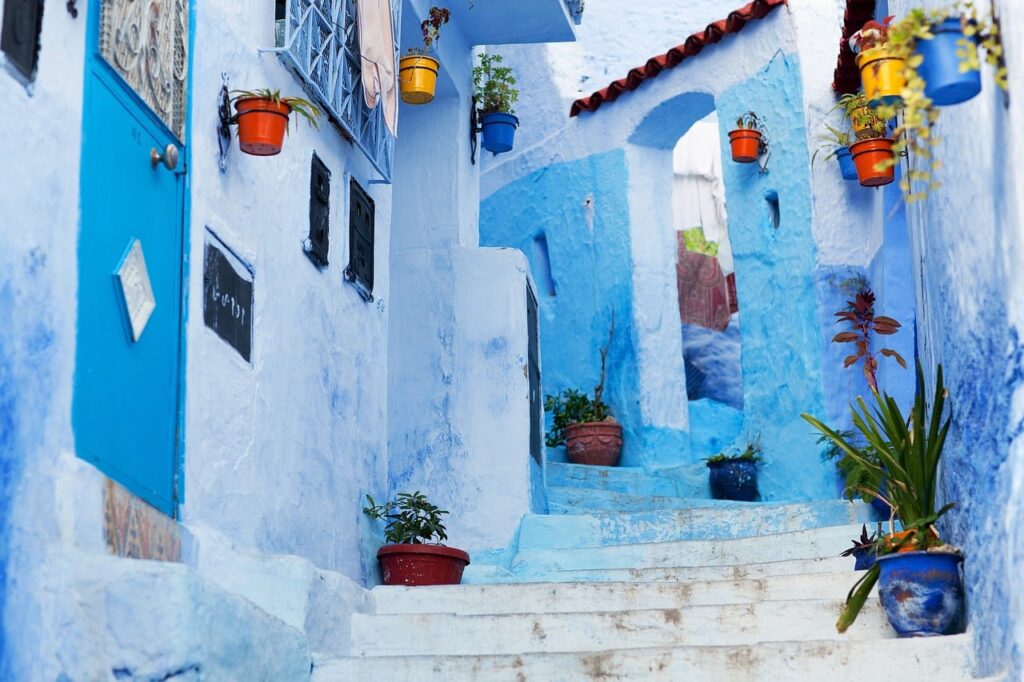 calle azul en Chefchouen en Marruecos