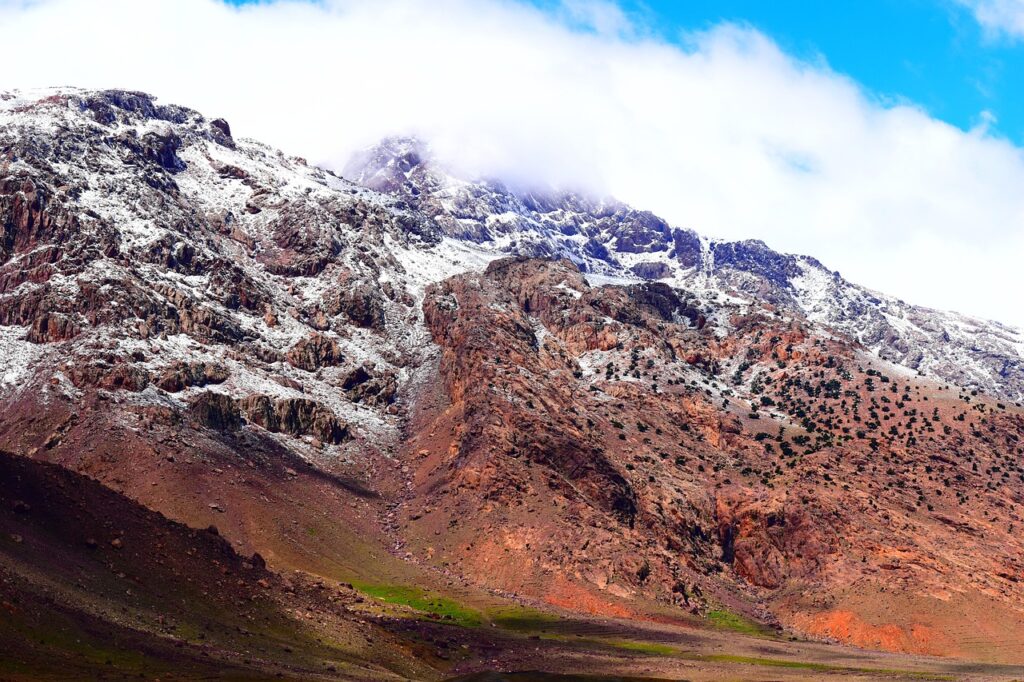 montaña con nieve en Marruecos