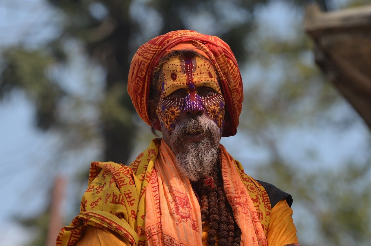 hombre hindú en nepal