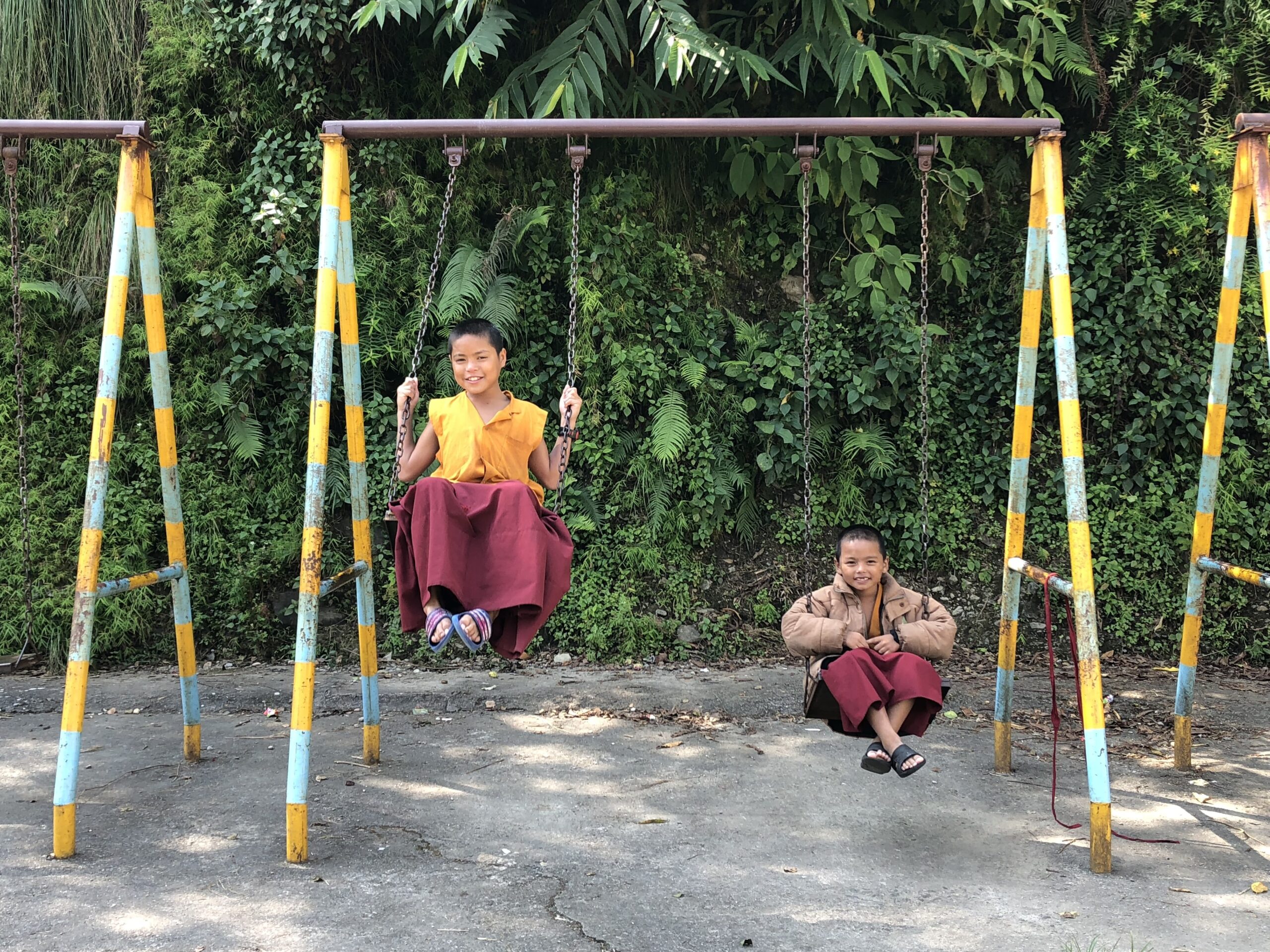 niños monjes budistas