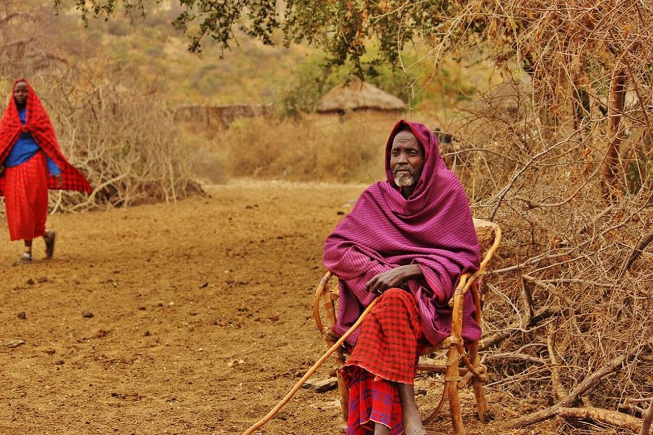 hombre masai en Tanzania