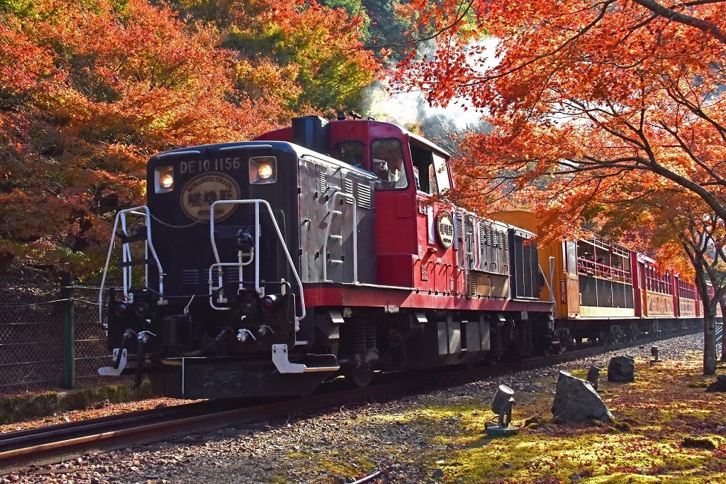 tren sagano en kioto japón